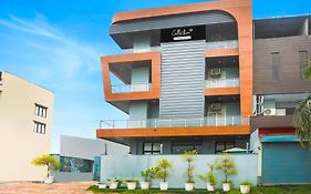 Super Collection O Sector 44 Near Botanical Garden Formerly Hotel Culture