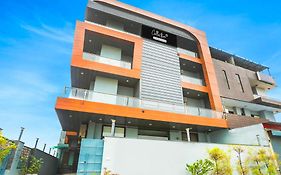 Super Collection O Sector 44 Near Botanical Garden Formerly Hotel Culture